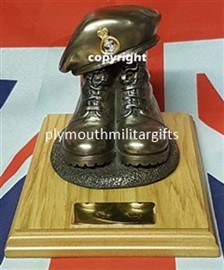 RN PO Presentation Boot & Beret Figure Light Oak base